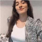 Profesora de castellano imparte clases a niños de todas las edades